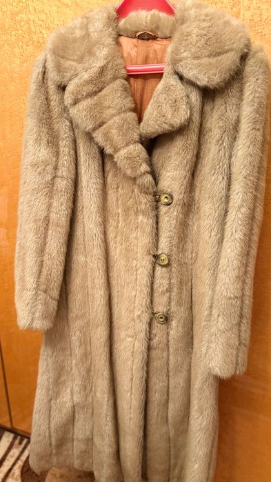 Продавам кожено палто