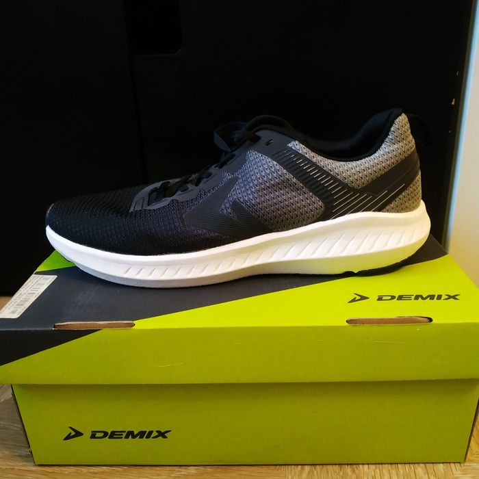 Кроссовки Demix / 42 размер