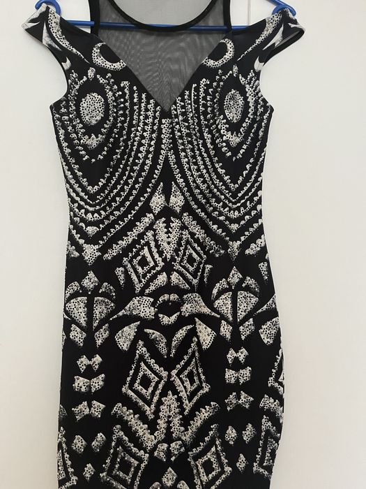 Официална рокля размер М