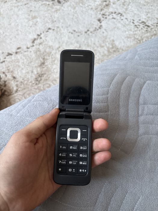 Продам телефон раскладкшку полностью рабочий