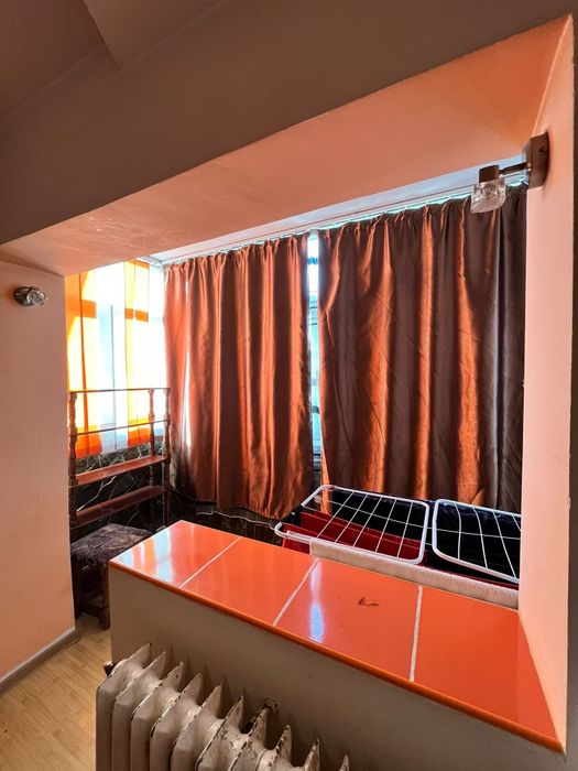 Inchiriez apartament 2 camere.
