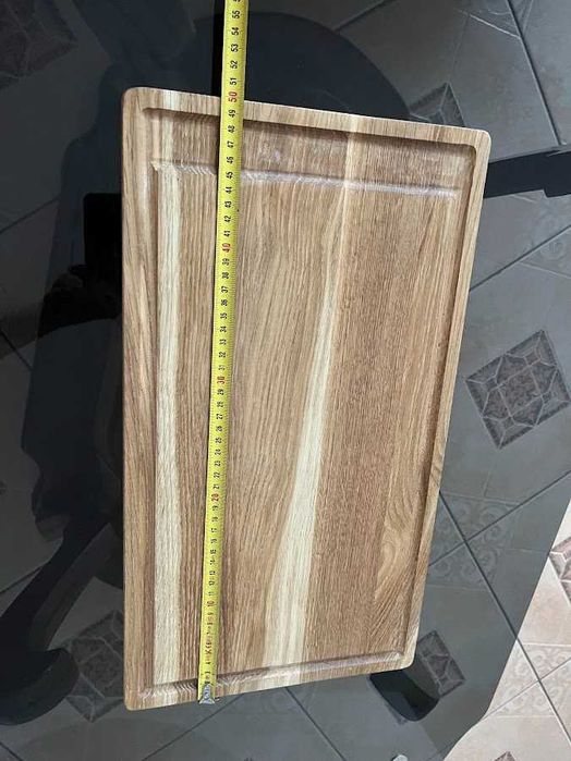 Tocător din stejar masiv 50x28x2,5 cm cu canal pentru suc