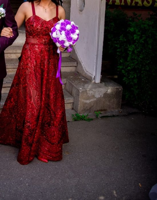 Rochie eleganta, deosebita potrivita pentru evenimente speciale