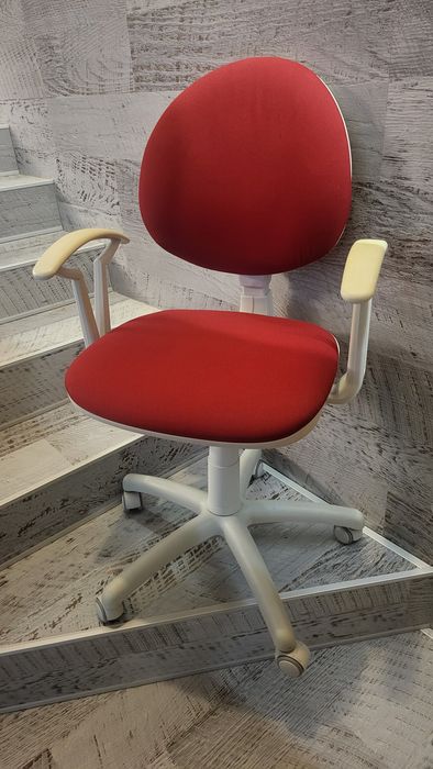 Офис  стол  бял.