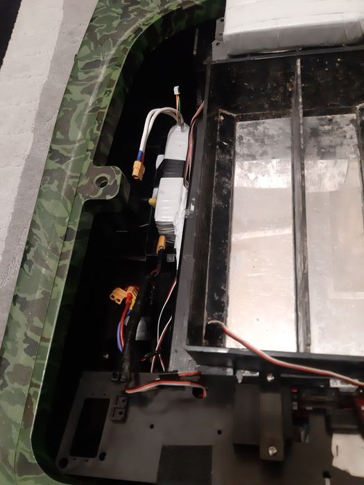 Лодка за захранка Devict