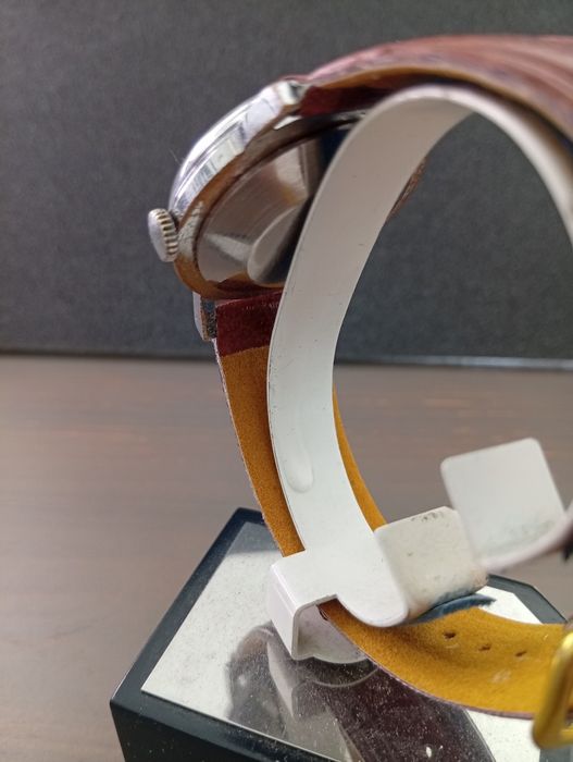 Руски ръчен механичен часовник ЗИМ