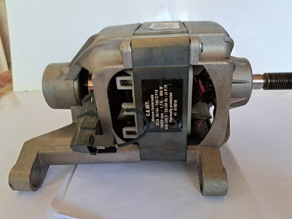 Продавам електродвигател за пералня Candy.