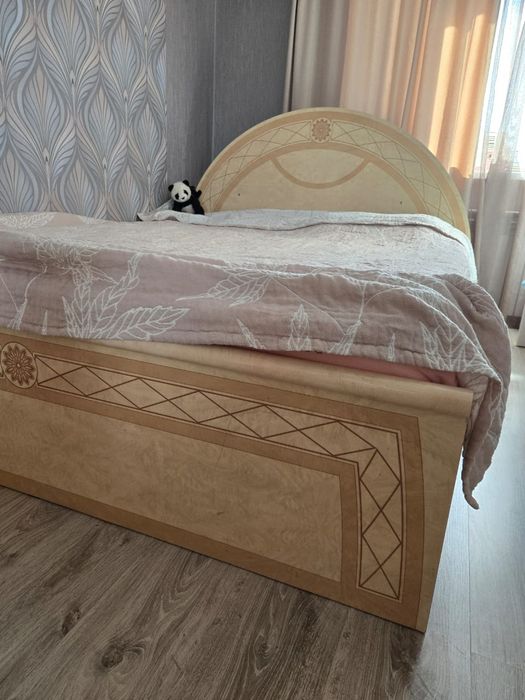 Двухспальная кровать