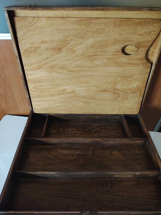 Ретро Дървен куфар за рисуване. 35€.