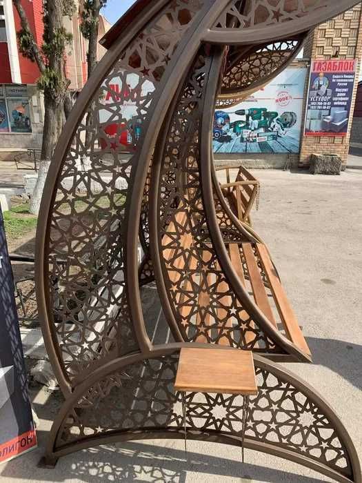 Металлические качели садовые