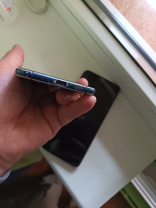 Vând ambele telefoane