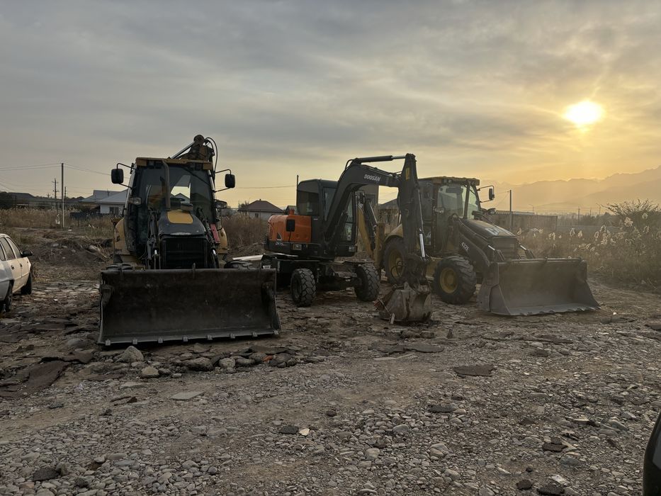 Экскаватор погрузчик, 3в1 трактор