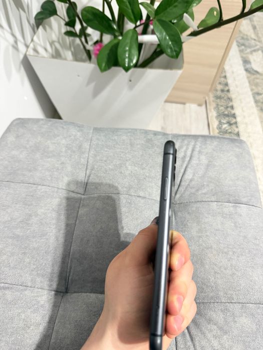 Телефон iPhone 11