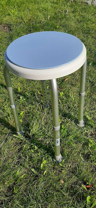 Scaun baie rotund, sezut rotativ, ajustabil, aluminiu, sustine 110 Kg
