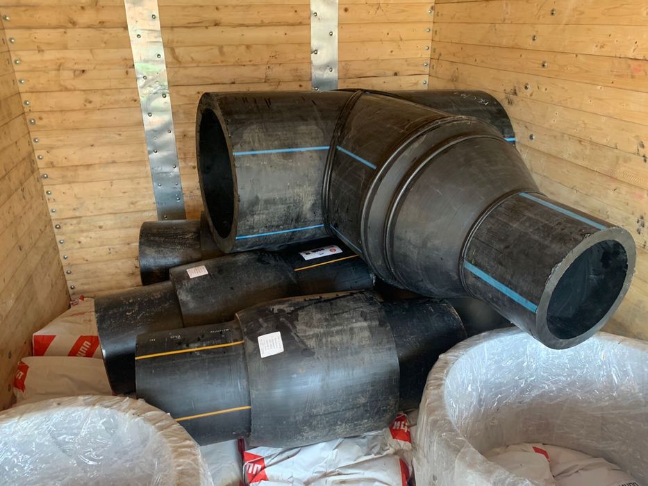 Трубы, задвижки, фланцы