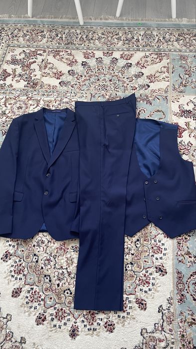 Костюм темна синий