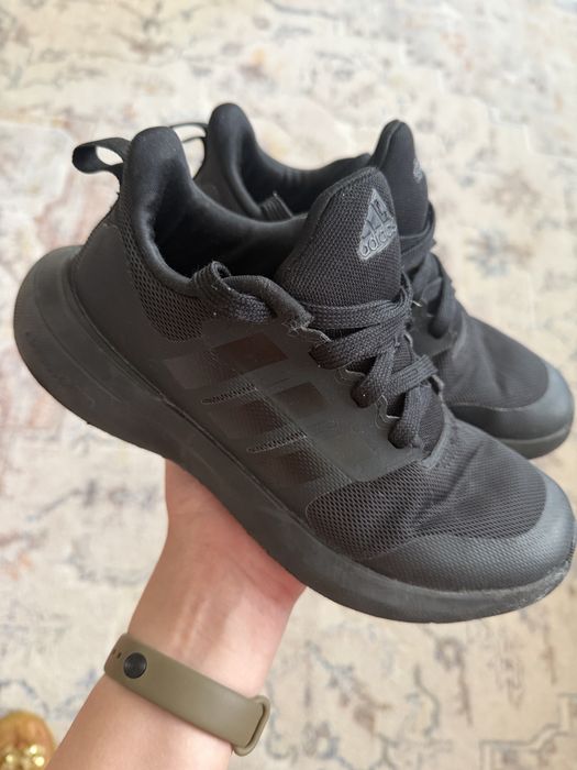 Продам кроссовки Adidas