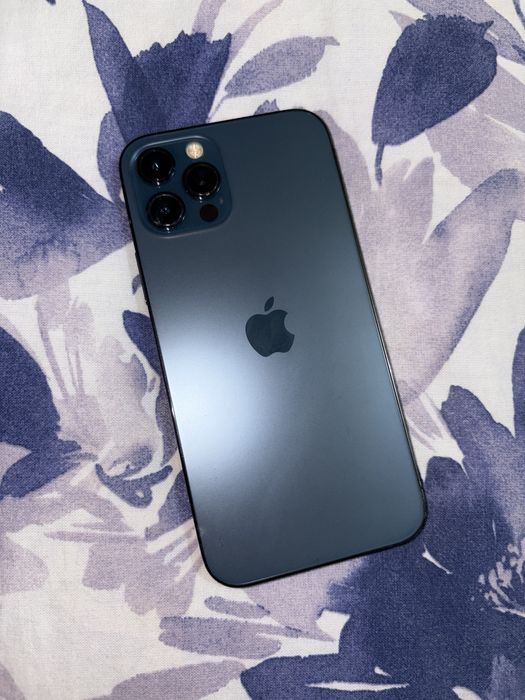Продам Айфон 12про 256гб