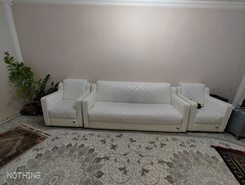 Комлект из дивана и кресел