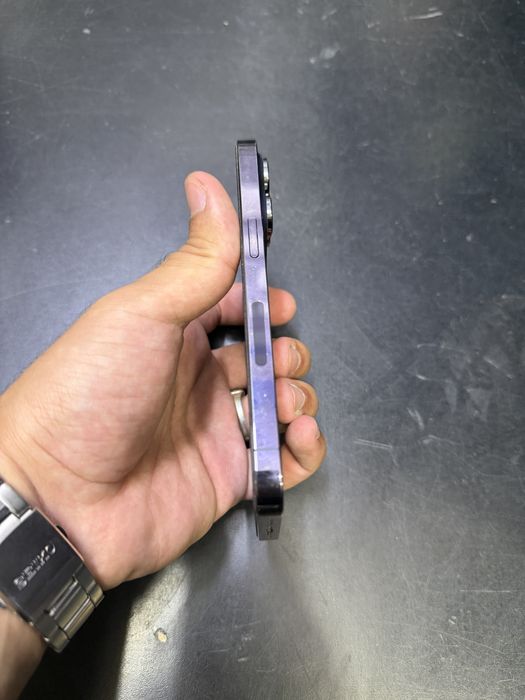 Iphone 14 pro purple
