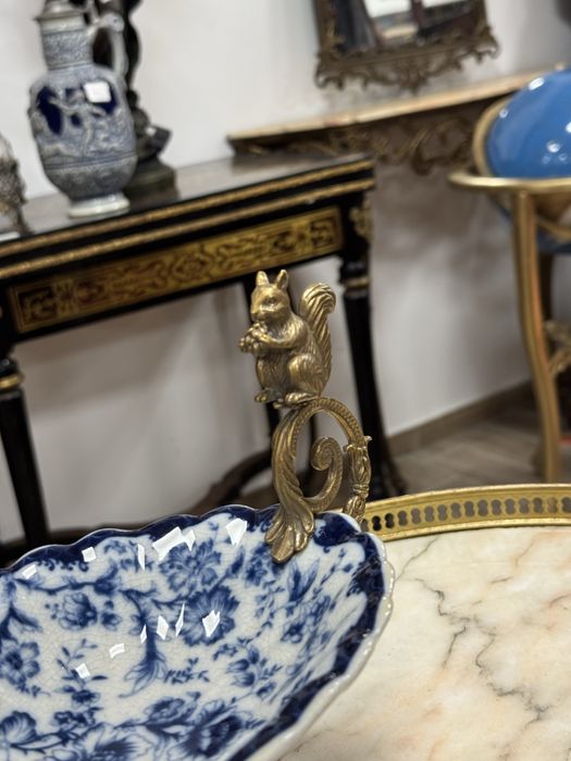 Bomboniera deosebita din portelan si elemente bronz