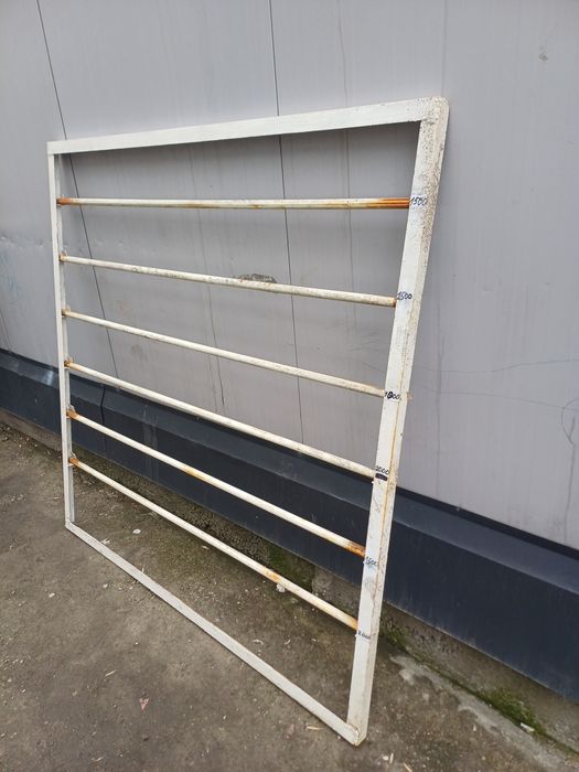 Дастархан стойка, Витрина для клеенки