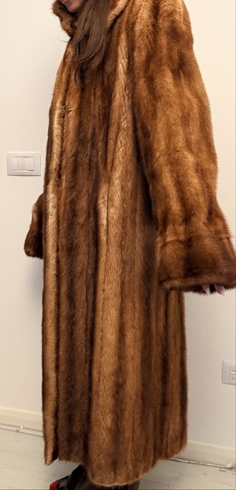 Blană naturală de nurcă – lungă, elegantă, cu guler amplu