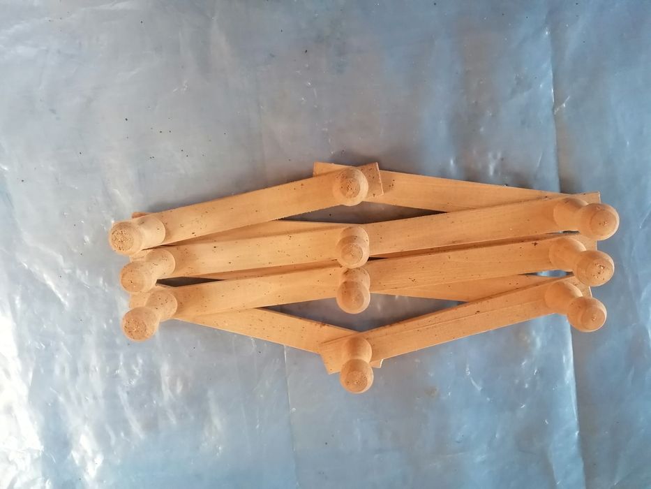 Cuier din lemn extensibil