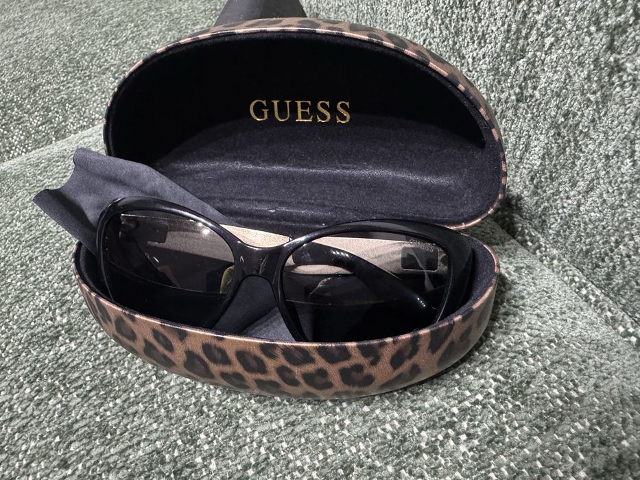 Оригинални дамски слънчеви очила GUESS с леопардов калъф