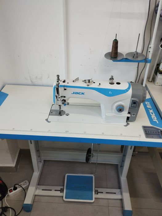Швейная машина Jack F4