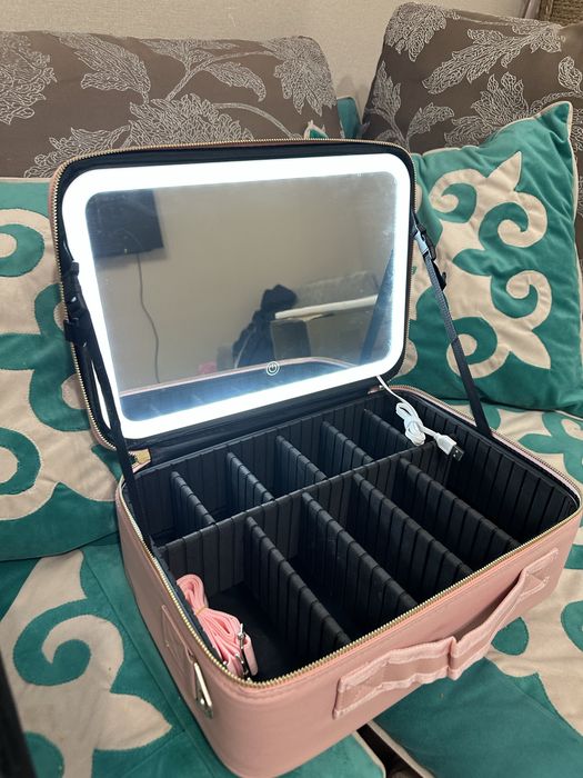 Продам сумку для макияжа