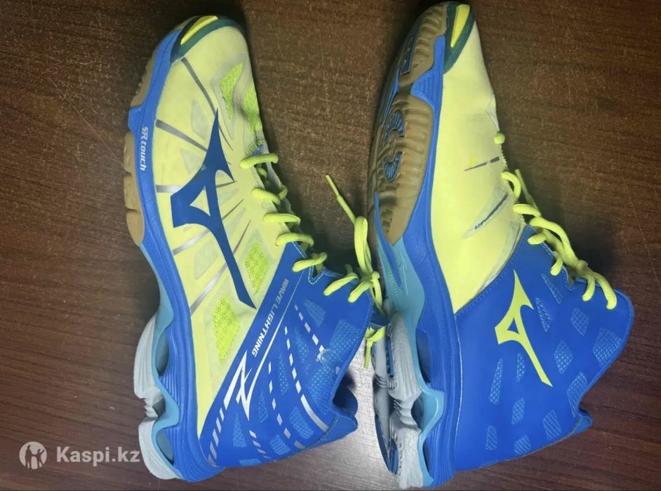 Кроссовки Mizuno