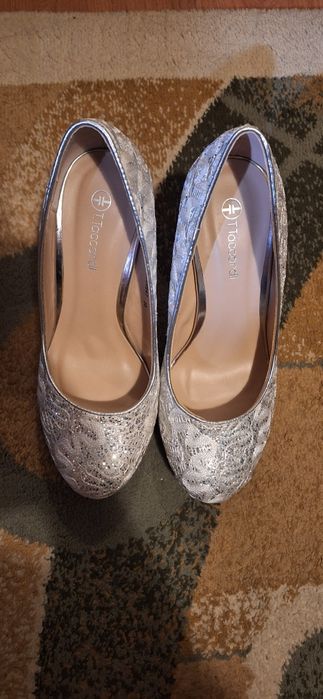 Туфли женские на каблуке