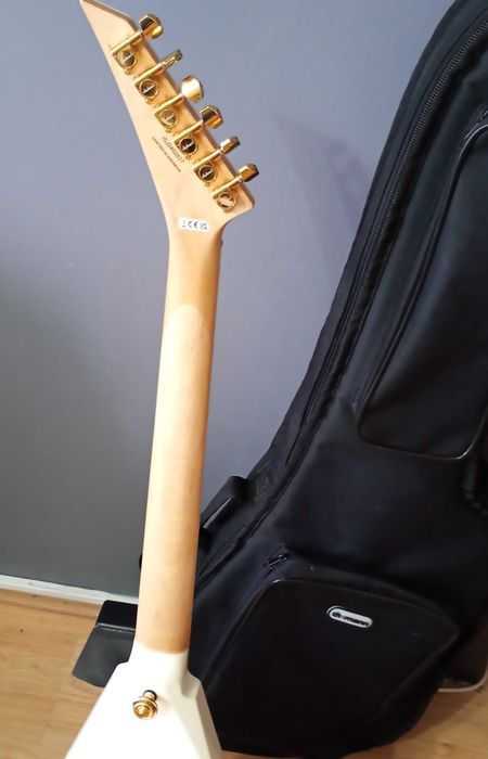 Chitară electrică Jackson Pro Rhoads RRT-3 cu husă, Dunlop StrapLocks și stand Fender