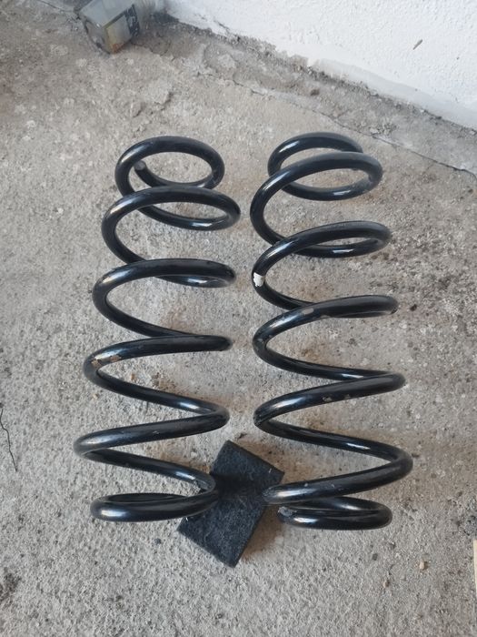 Пружина передняя, пара на пассат б 5 +.