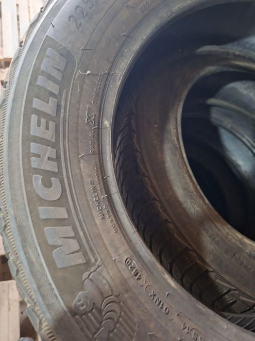 Продам шины. 225/60/18 мишелин