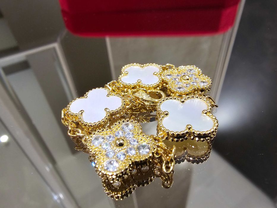 Van Cleef & Arpels VCA 5 Gold Mother Diamond Alhambra Дамска Гривна