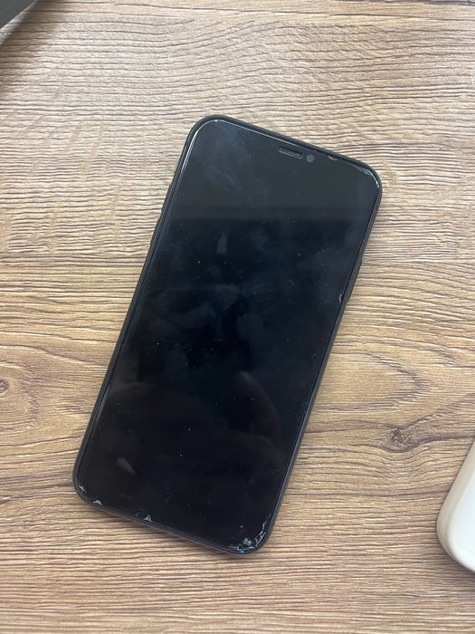 Телефон  IPhone 11