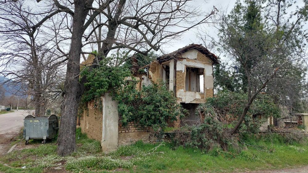Продава се имот с.Ведраре