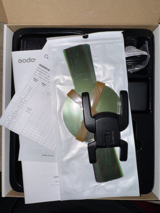 Godox V1S - нова, с магнитен дифузьор