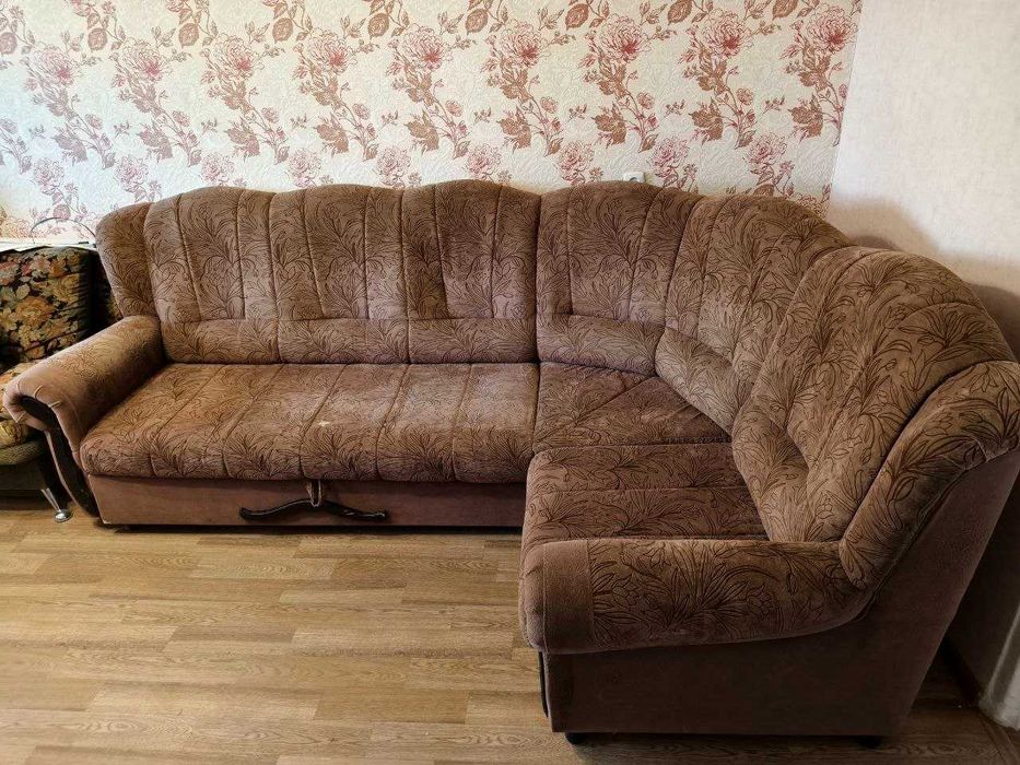 Продам угловой диван б/у