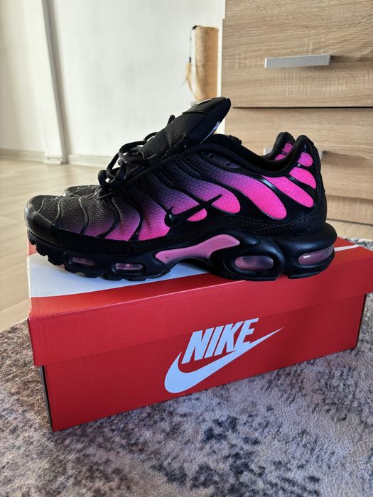 Nike air max plus black-hyper pink