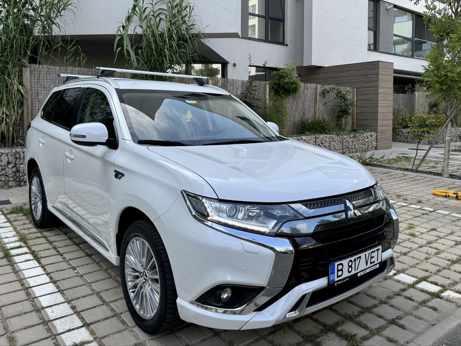Mitsubishi Outlander PHEV 2.4 Plug-in Hybrid 4x4 Primul Proprietar achizionat de nou