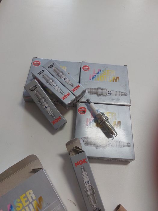 Filtru ulei K&N,pompa apa,bujii Dodge Ram