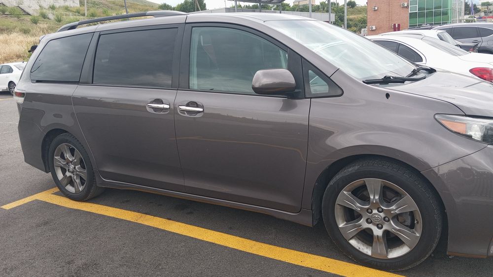 Тойота сиена 2013г