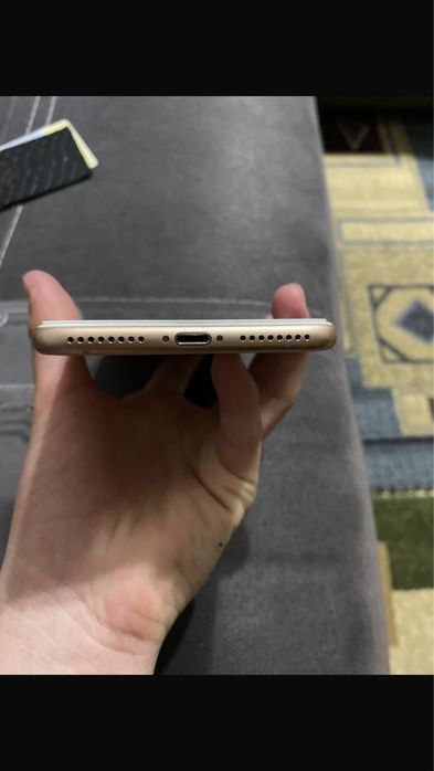 Продам iPhone 8+