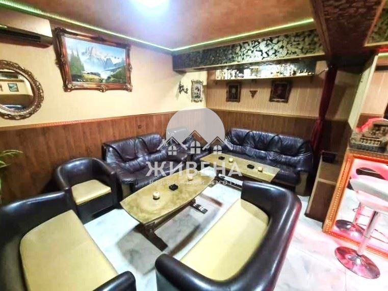 Продавам заведение, кафе-бар в центъра на Варна, площ 71 кв.м