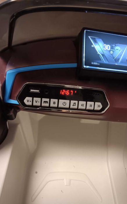 Masina BMW pentru copii