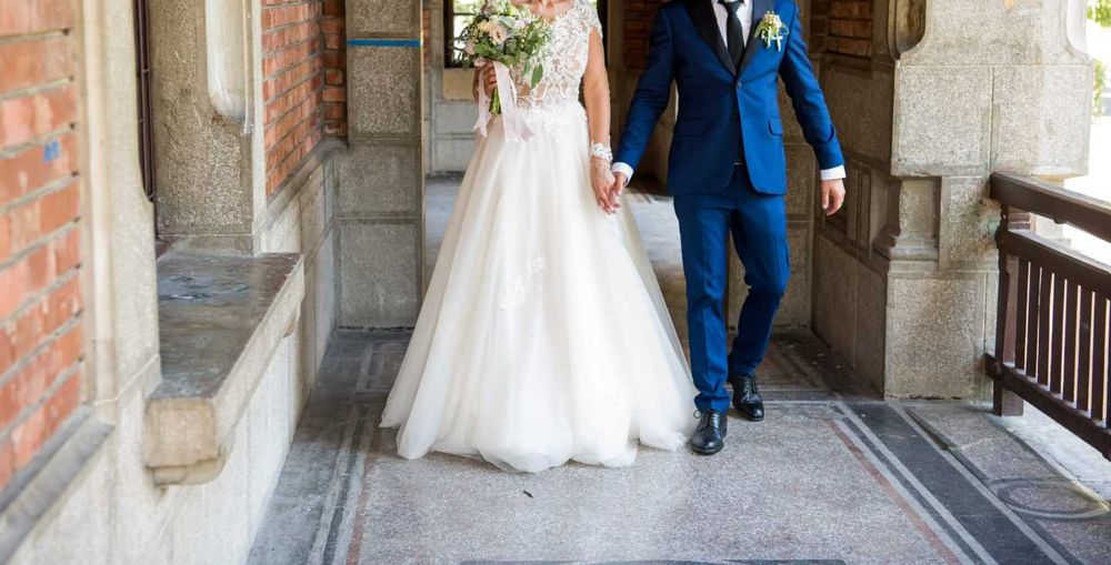 Rochie de mireasa,  voal si crinolina.