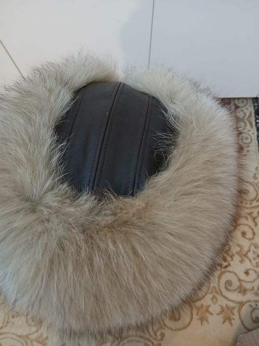 Продаётся шапка из натурального меха песца и кожи